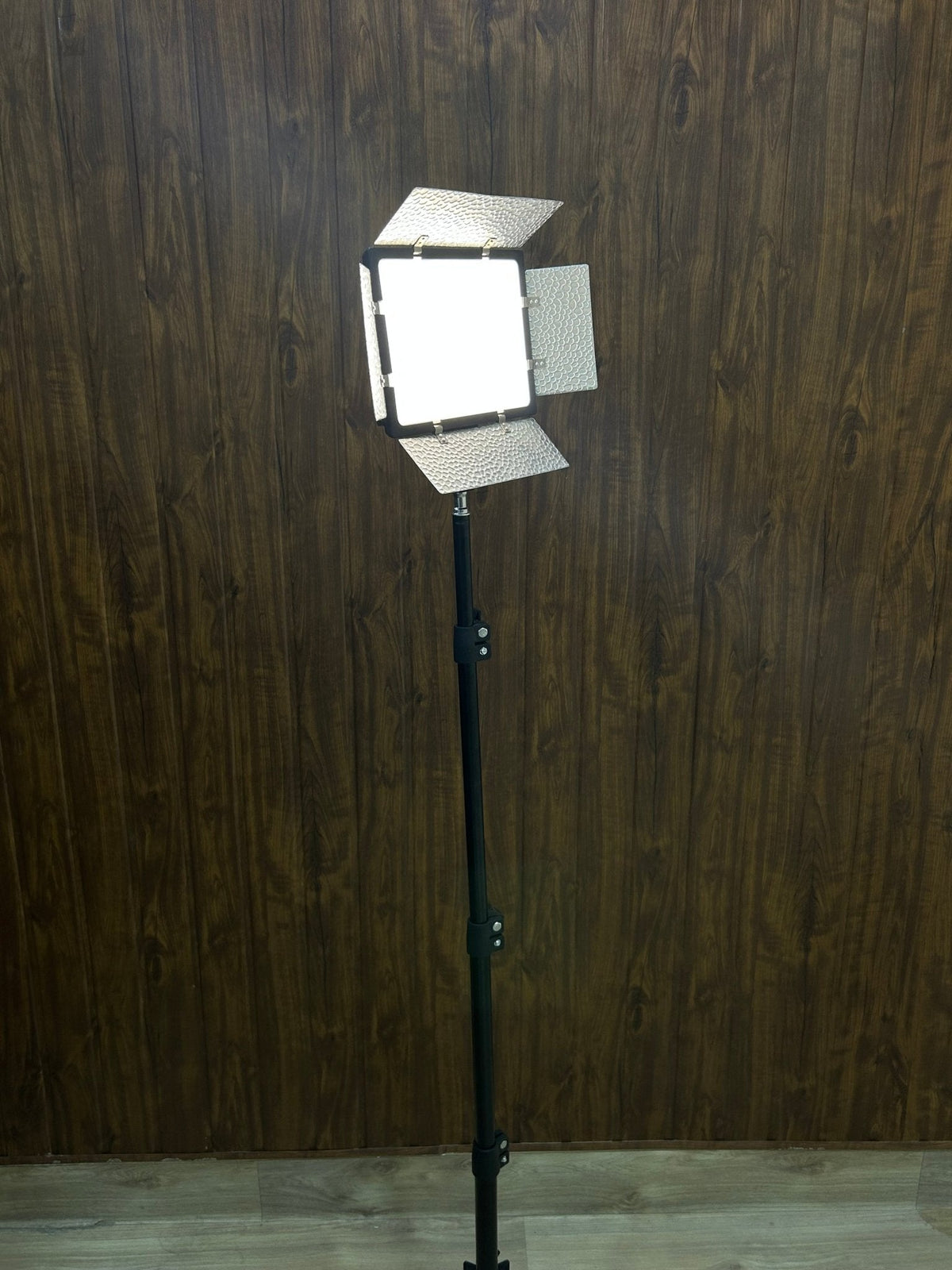Ace Vanity OSAKA Camera Light 40W with Flaps for Artists