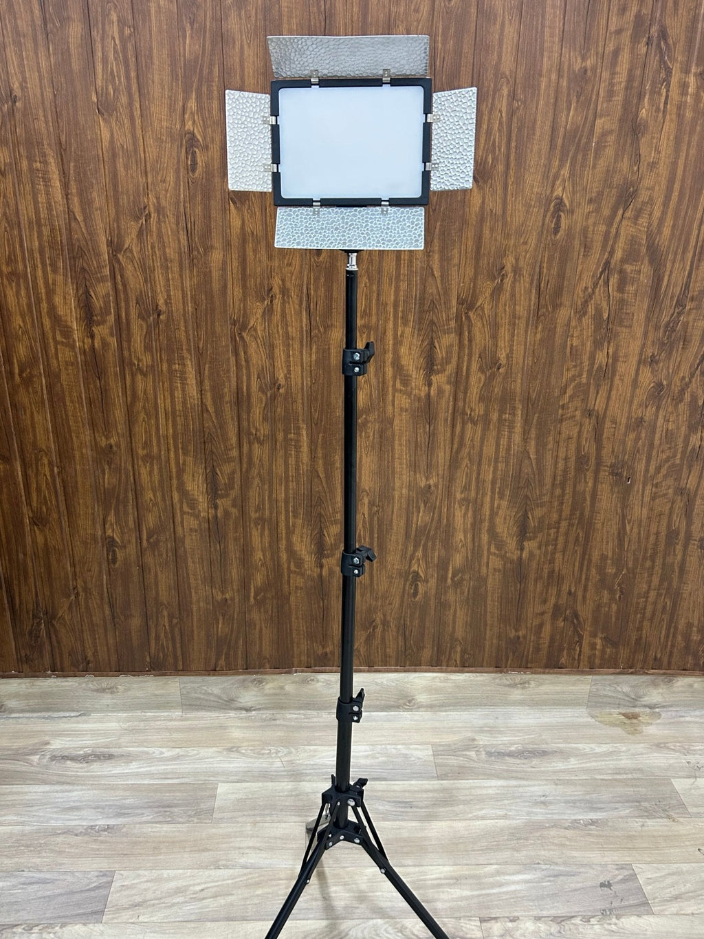 Ace Vanity OSAKA Camera Light 40W with Flaps for Artists